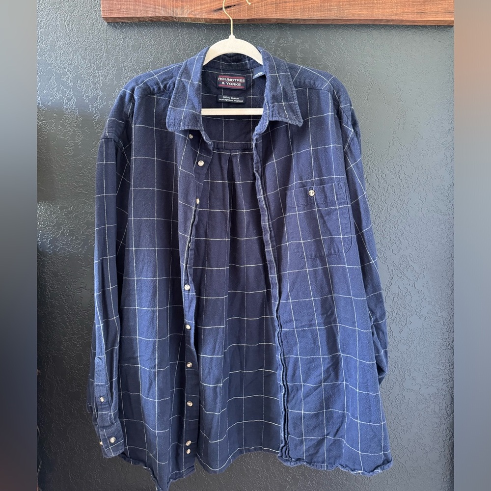Roundtree & Yorke, blue & white 2X flannel —unisex !